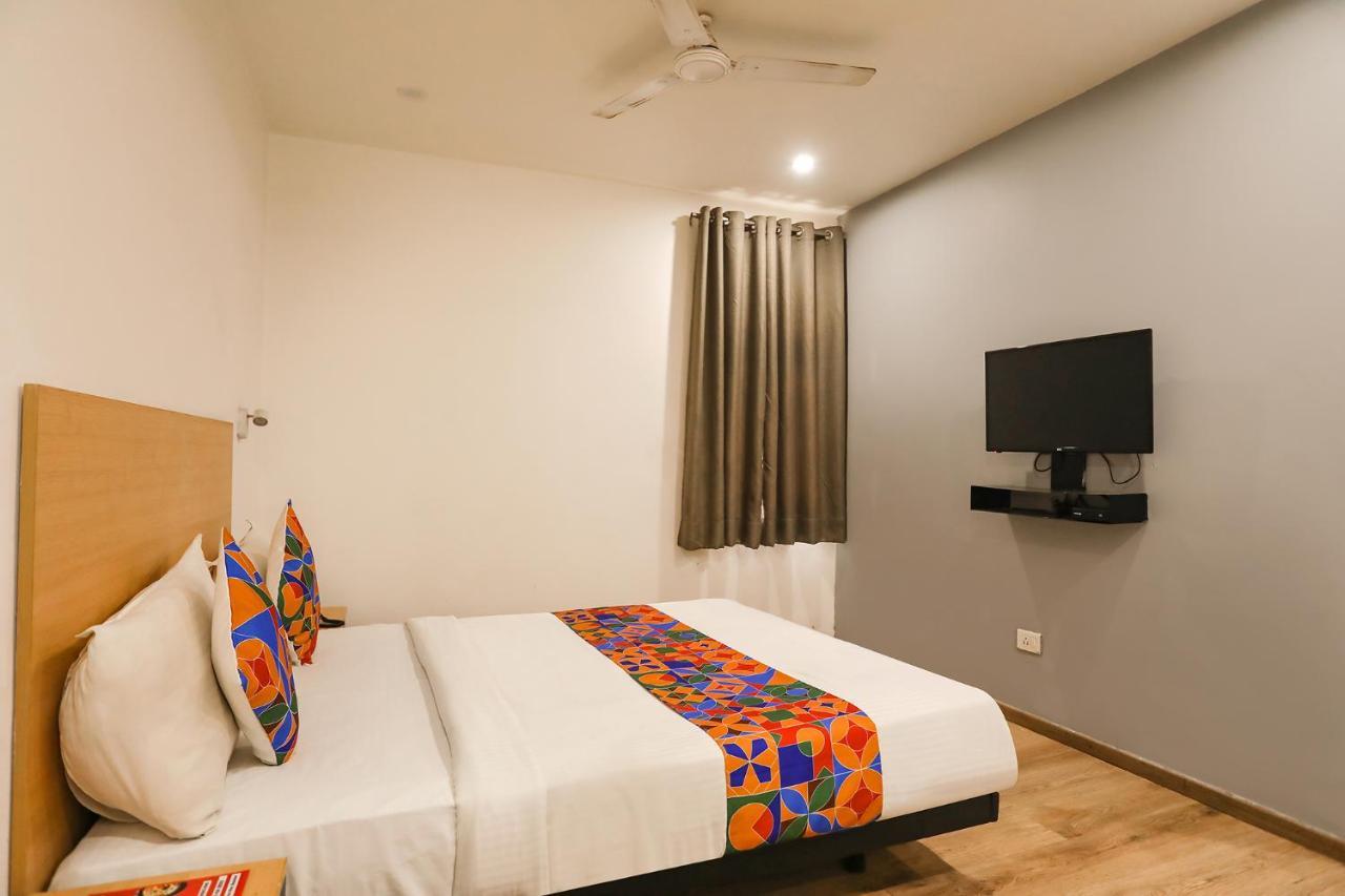 Fabhotel Golden World Газиабад Экстерьер фото